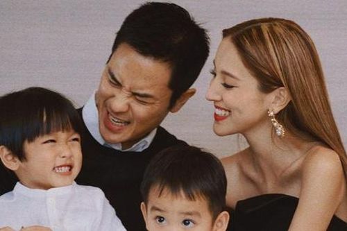 Hôn nhân hạnh phúc của tài tử Trịnh Gia Dĩnh và hoa hậu kém 22 tuổi