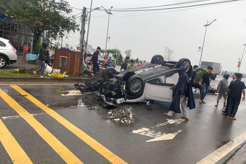 Tai nạn giao thông liên hoàn tại phía nam đầu cầu Thạch Bích