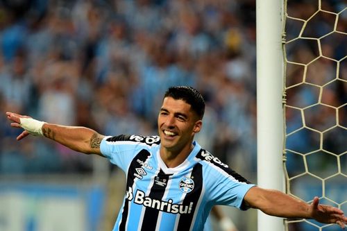 Suarez lập hat-trick trong trận ra mắt CLB mới