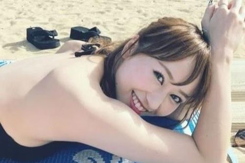 Nữ ca sĩ Nhật Bản ly hôn người chồng lừa đảo