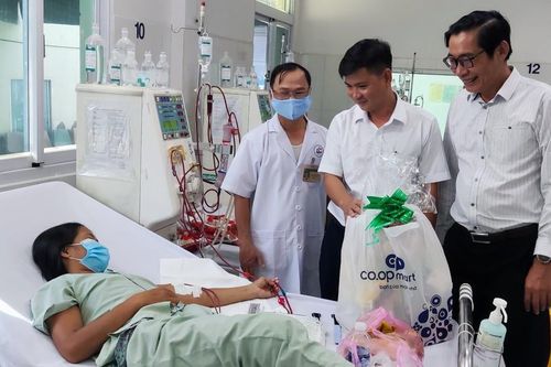 Tặng quà tết cho bệnh nhân khó khăn tại các bệnh viện TPHCM