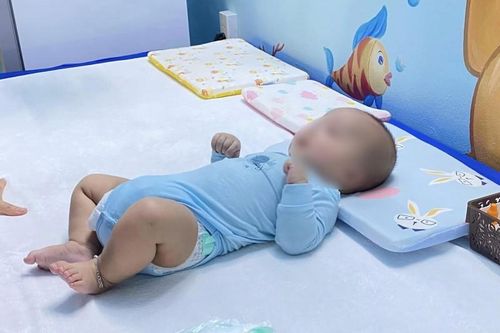 Hà Nội: Bé trai 7 tháng tuổi tử vong sau khi gửi bảo mẫu
