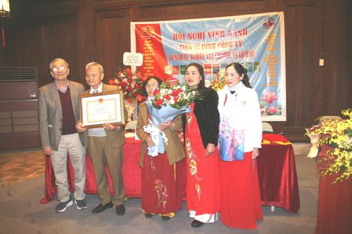 Nhà sử học mê Kiều