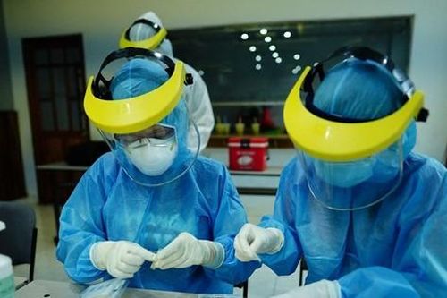Chuyên gia Anh khuyến cáo đối tượng phải tiêm vắc xin COVID-19 hàng năm