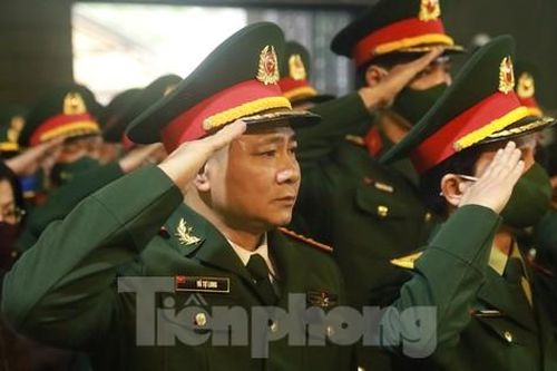 Phút tiễn biệt NSND Doãn Hoàng Giang