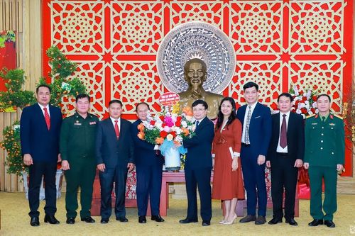 Xaysomboun (Laos) delegation visits Nghe An on the occasion of New Year