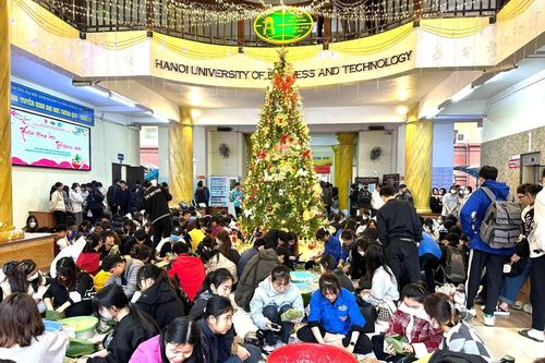 Tết đoàn viên tại Trường Đại học Kinh doanh và Công nghệ Hà Nội