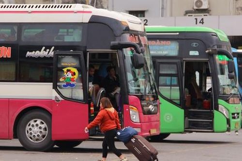 Đìu hiu bến xe Hà Nội chiều 27 Tết