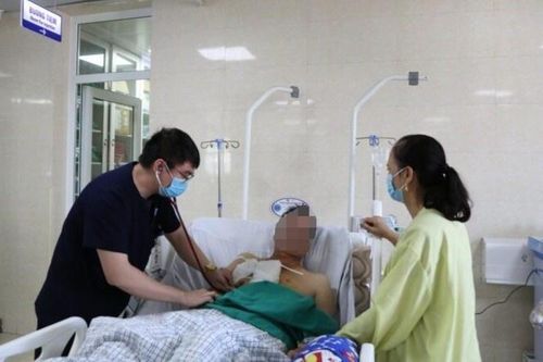 Cứu bệnh nhân lóc tách động mạch chủ ngực vỡ và nhồi máu não cấp