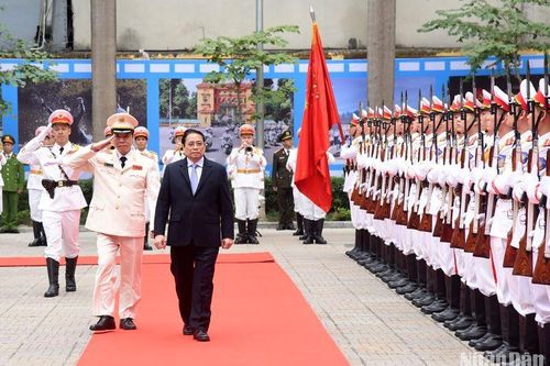 Thủ tướng Phạm Minh Chính thăm, kiểm tra công tác ứng trực, chúc Tết cán bộ, chiến sĩ Bộ Tư lệnh Cảnh vệ