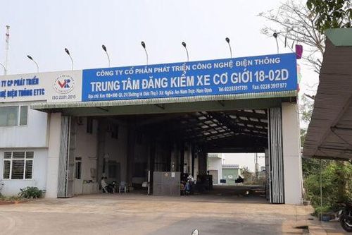 Bắt chủ gara ô tô và 4 cán bộ trung tâm đăng kiểm ở Nam Định