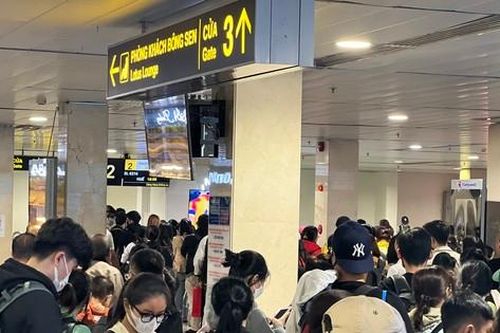 TPHCM: Chống ùn tắc trong, ngoài sân bay