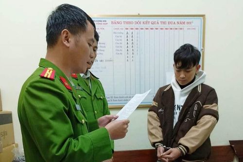 Thanh niên cầm dao chặn đường, chém khách dự đám cưới