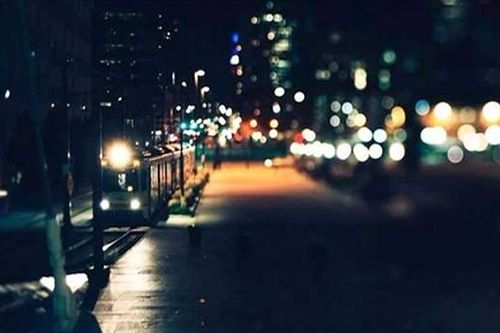 Người lại đi vào đêm