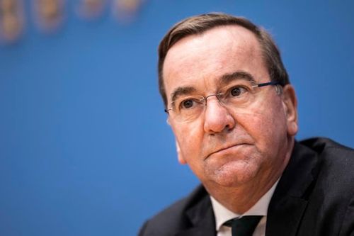 Bộ trưởng Quốc phòng Đức thừa nhận Berlin gián tiếp tham gia xung đột Ukraine