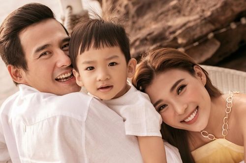 Vợ chồng Lương Thế Thành dành tặng đấng sinh thành món quà 'khủng' dịp cuối năm