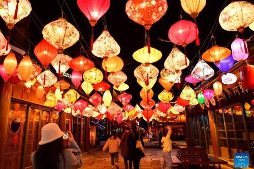 Không khí tấp nập trước thềm Tết Nguyên đán 2023 tại Trung Quốc