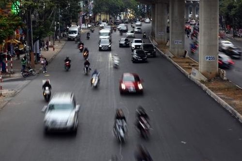 Nội đô Hà Nội thông thoáng chiều 28 Tết, cửa ngõ thành phố chật kín xe