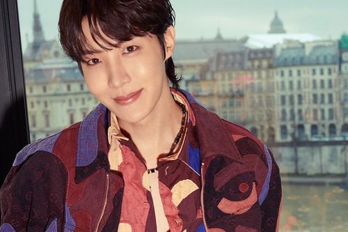 Taeyang, J-Hope dự show thời trang ở Paris