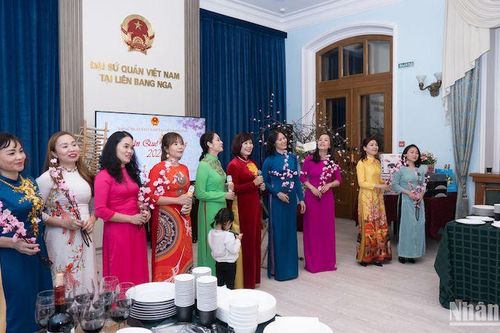 Xuân Quê hương ấm áp của người Việt tại Nga
