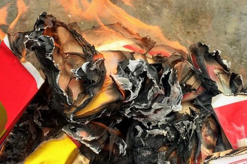 Không đốt vàng mã khi thực hành các nghi thức cầu an