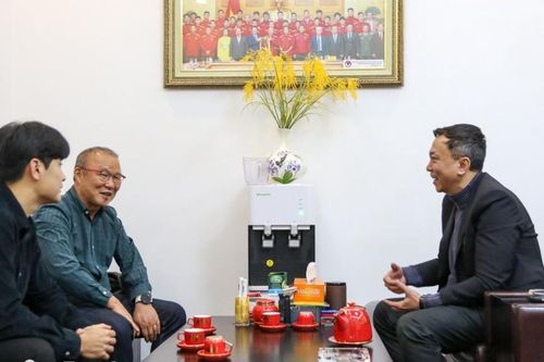 Chủ tịch VFF chúc Tết huấn luyện viên Park Hang Seo