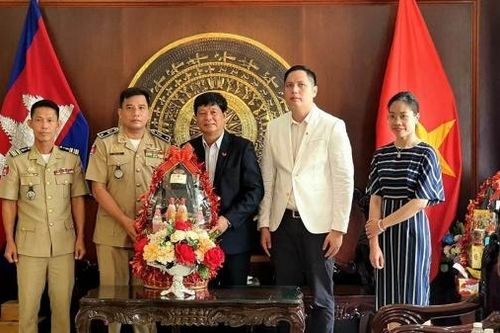 Tâm tình cán bộ ngoại giao trẻ xa xứ