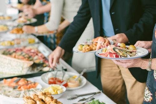 Đừng biến tiệc tất niên thành thảm họa cho sức khỏe
