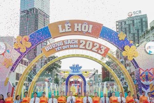 Đường sách Tết Quý Mão 2023 rộn ràng khai hội trên Đại lộ rộng nhất Sài Gòn