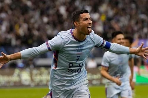 Ronaldo và Messi thi nhau tỏa sáng trong trận cầu mưa bàn thắng tại Saudi Arabia