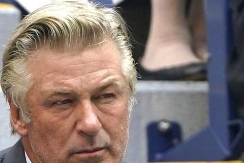 Alec Baldwin bị buộc tội ngộ sát vì gây chết người trên phim trường