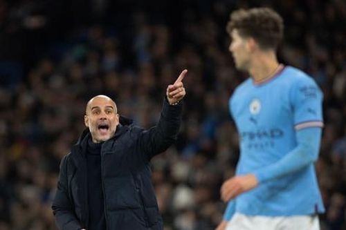 Ngược dòng kỳ vĩ, HLV Pep Guardiola vẫn chỉ trích các ngôi sao Man City