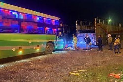Xe khách chở quá số người quy định bị phạt hơn 30 triệu đồng