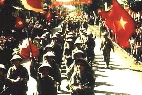 Chao nghiêng phố xuân
