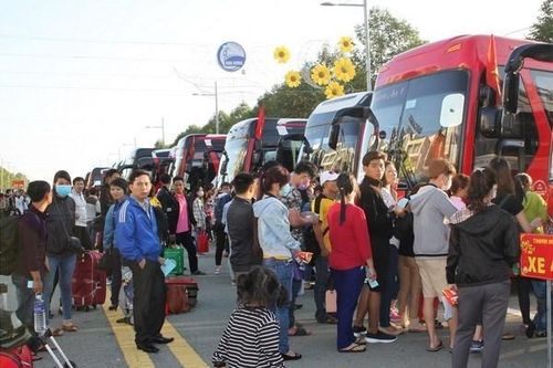 Hưng Yên: Gần 60 chuyến xe đưa công nhân về quê ăn Tết