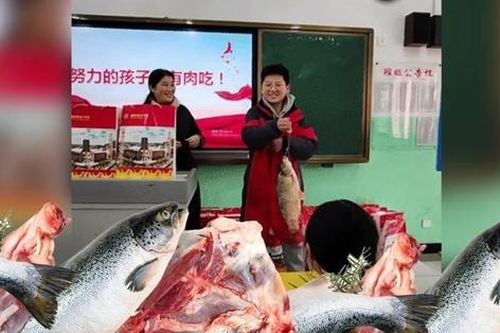 Một trường học thưởng Tết bằng thịt lợn và cá sống cho học sinh có thành tích tốt