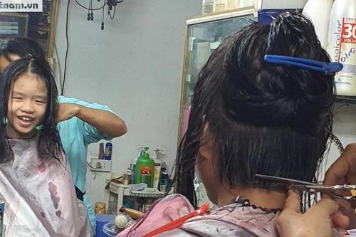 Nhiều dịch vụ hoạt động xuyên đêm phục vụ chị em đón Tết