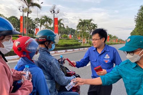 Hỗ trợ trên 3 ngàn vé phà cho người dân về quê đón Tết