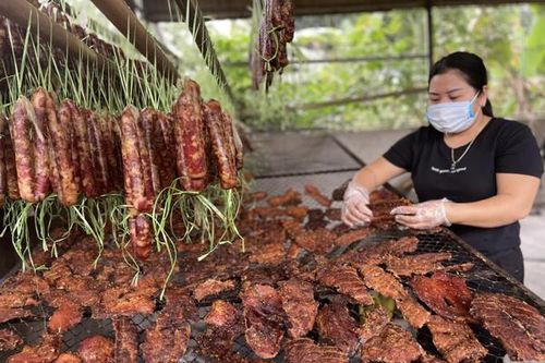 Các món ăn truyền thống ở miền Tây xứ Nghệ về xuôi phục vụ thị trường Tết
