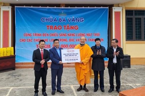 Chùa Ba Vàng chung tay thắp sáng đường quê vùng cao Ba Chẽ