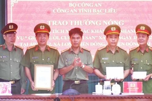 Khen thưởng Ban chuyên án phá vụ giết tài xế xe ôm cướp tài sản