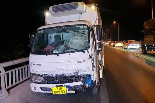 Cầu Rạch Miễu ùn tắc kéo dài vì tai nạn liên hoàn khiến 1 người tử vong