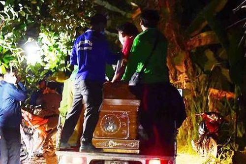 Bé Hạo Nam đã được đưa lên mặt đất sau 21 ngày bền bỉ cứu hộ