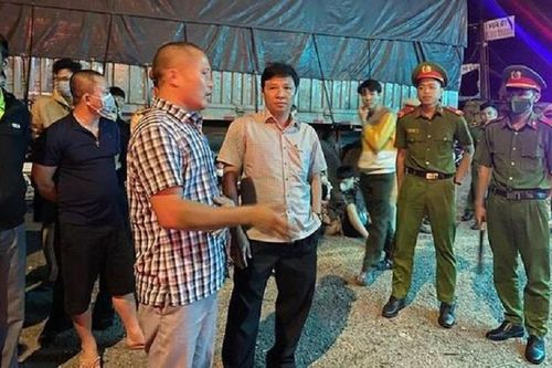 Khởi tố tài xế cố tình lao xe khách vào CSGT