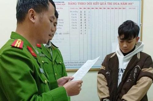 Thấy đánh nhau vào can ngăn, nam thanh niên bị chém thương tích