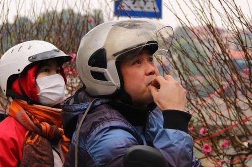 Những cành đào 'mua vội' chiều 29 Tết