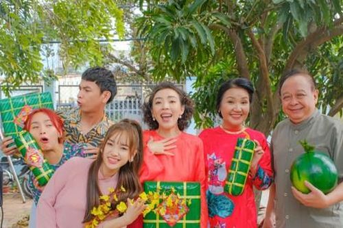 Thu Trang làm 'bà dì khó tính', chuyên làm phiền hàng xóm trong phim hài Tết