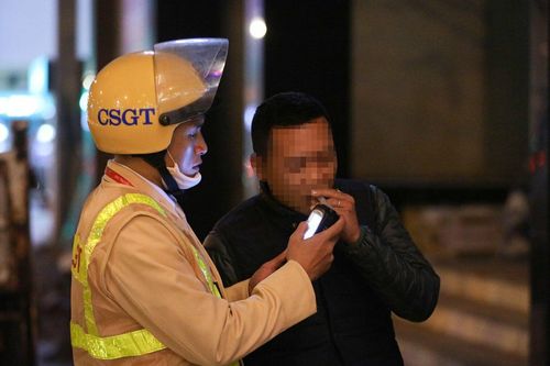 Phạt đến 40 triệu đồng khi lái xe uống rượu, bia ngày Tết