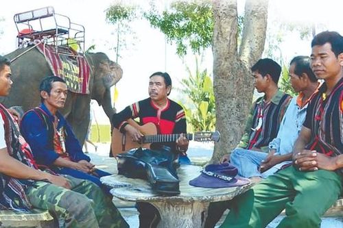 Người đàn ông có lửa trong tim và nỗi buồn trong mắt