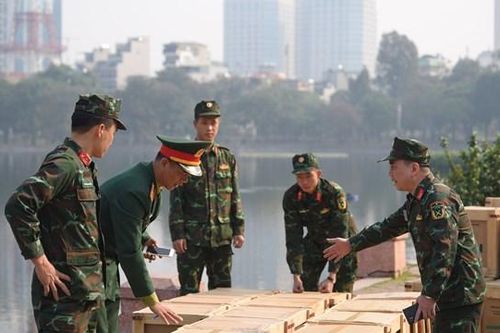 Cận cảnh trận địa lắp đặt 60 quả pháo hoa tầm cao, 90 thùng pháo hoa tầm thấp